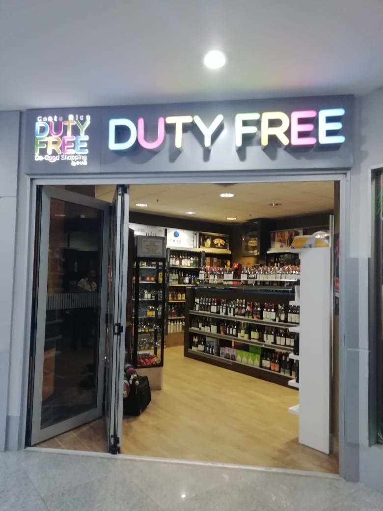 Tienda en área de llegadas Aeropuerto Daniel Oduber
