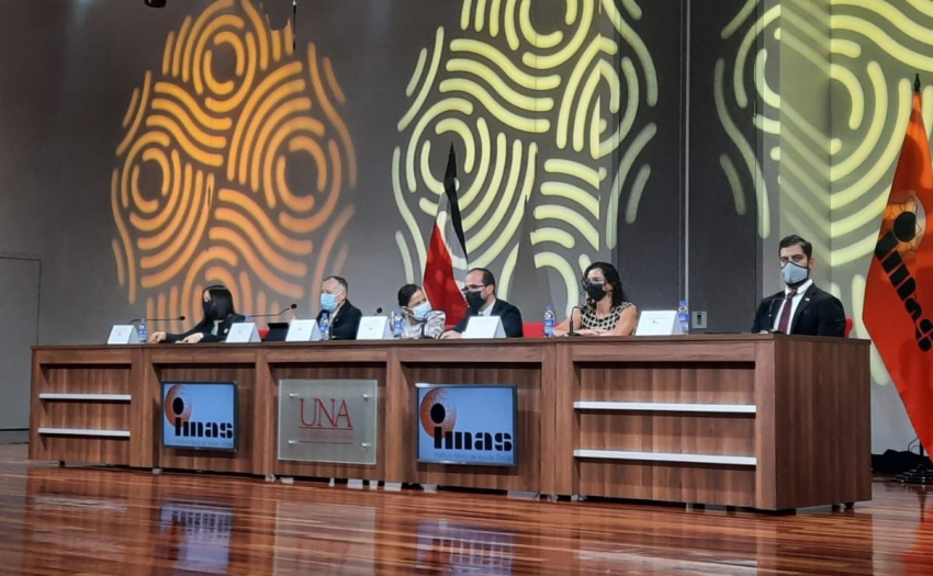 Imagen de mesa principal con las personas jerarcas en el 51 aniversario del IMAS. Sector Social avanzó y estableció ruta para decenio de protección y promoción social de personas en situación de vulnerabilidad y pobreza.